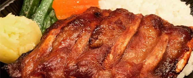 軽井沢で人気のテイクアウト料理、イベリコ豚のスペアリブ